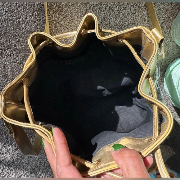 Château Vintage Leather Bucket Bag Lion Medallion - Picture 8 of 17